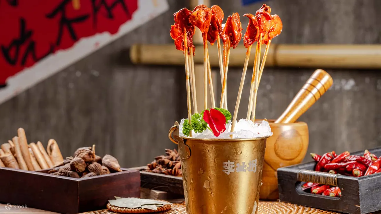 李扯拐老火锅 · 麻辣鲜香重庆魂 | 东郊记忆店